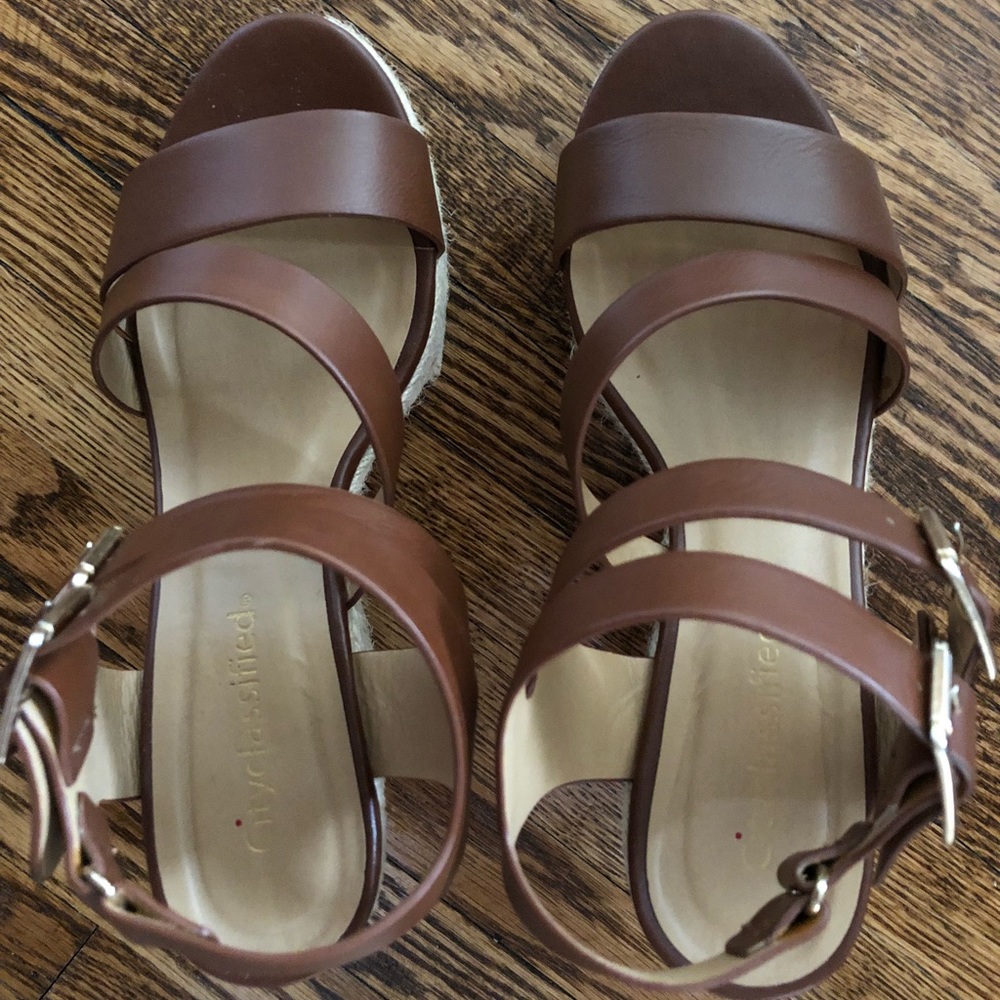 Tan wedges - Picture 3 of 4